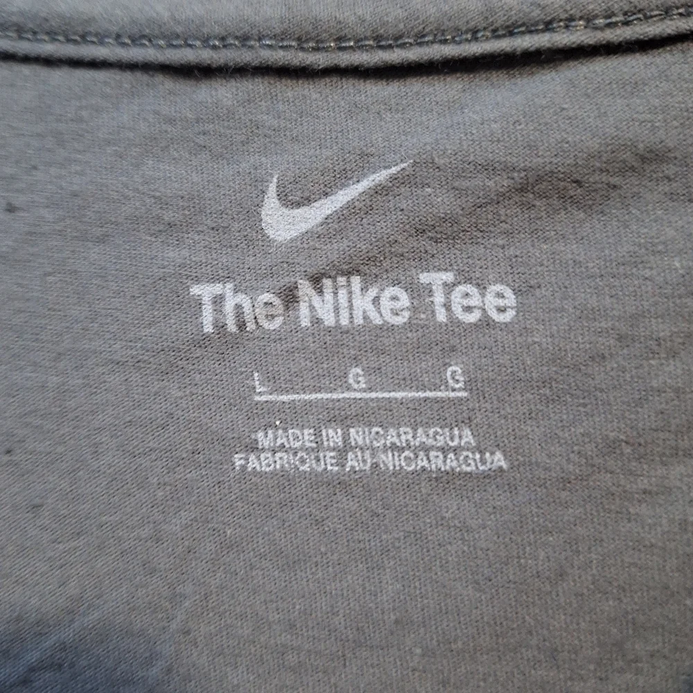 A Nike official NFL San Francisco 49ers  NFC Champions short sleeve t-shirt. NWT